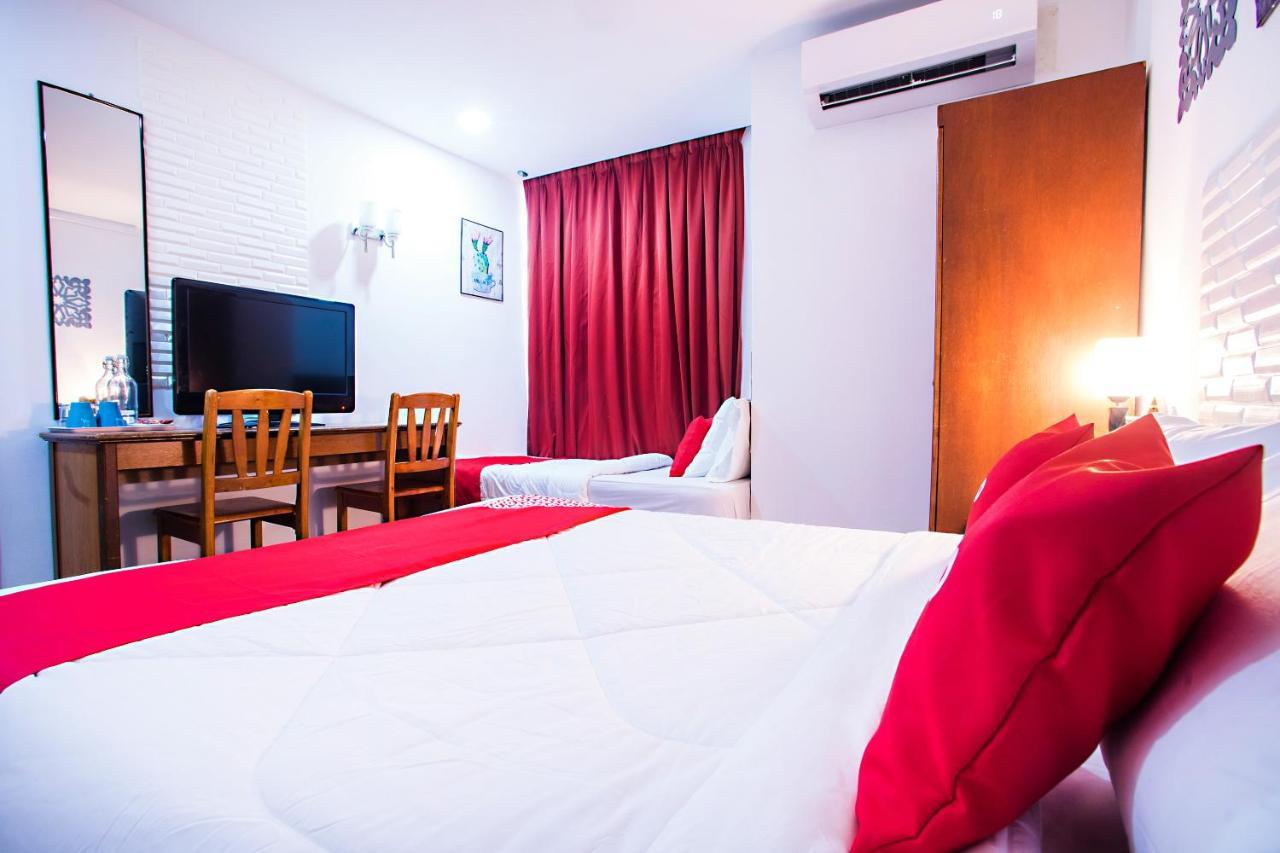 Oyo 43963 T Signature Hotel Petaling Jaya Exteriör bild