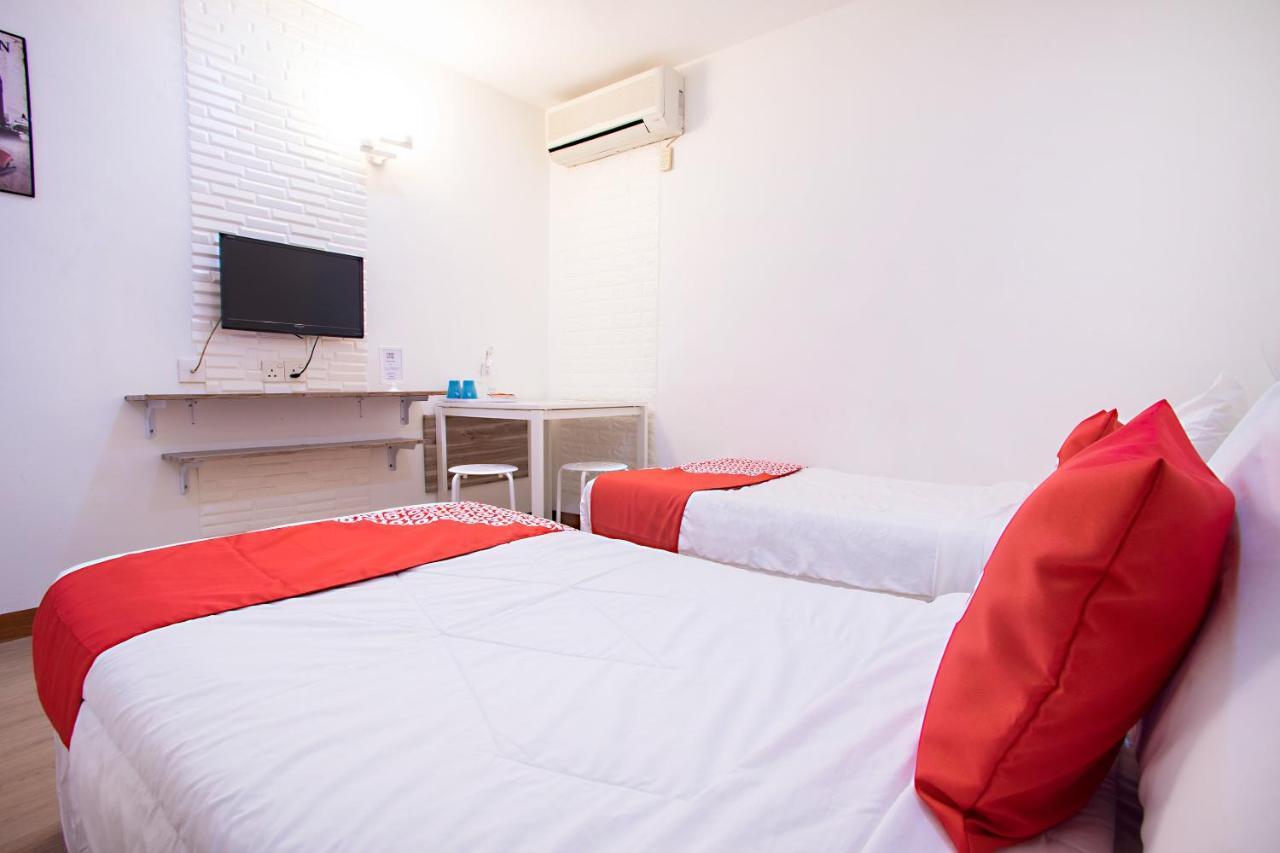Oyo 43963 T Signature Hotel Petaling Jaya Exteriör bild
