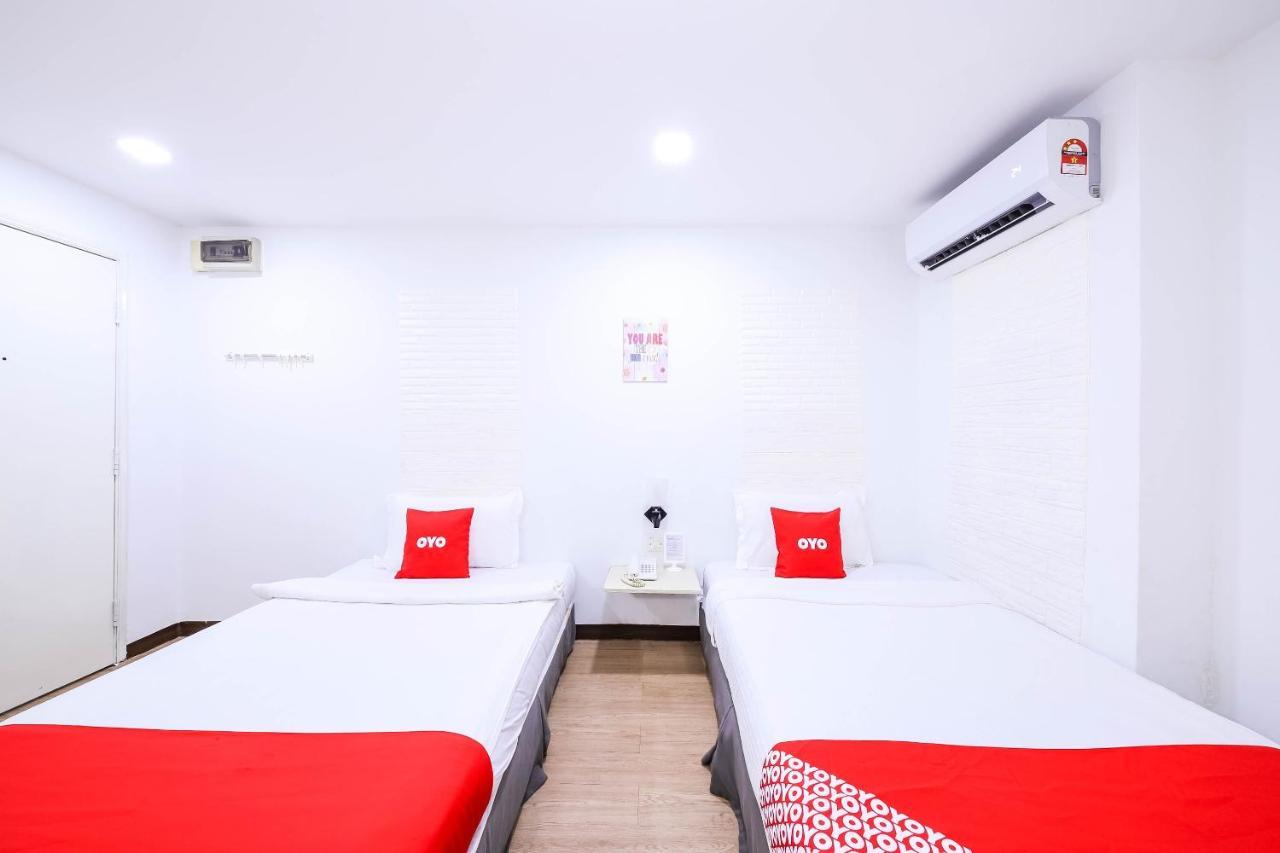 Oyo 43963 T Signature Hotel Petaling Jaya Exteriör bild