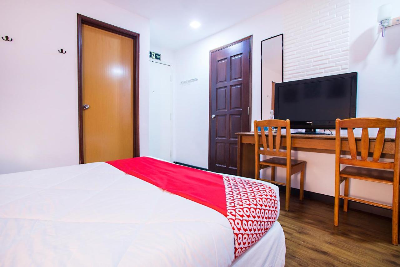 Oyo 43963 T Signature Hotel Petaling Jaya Exteriör bild