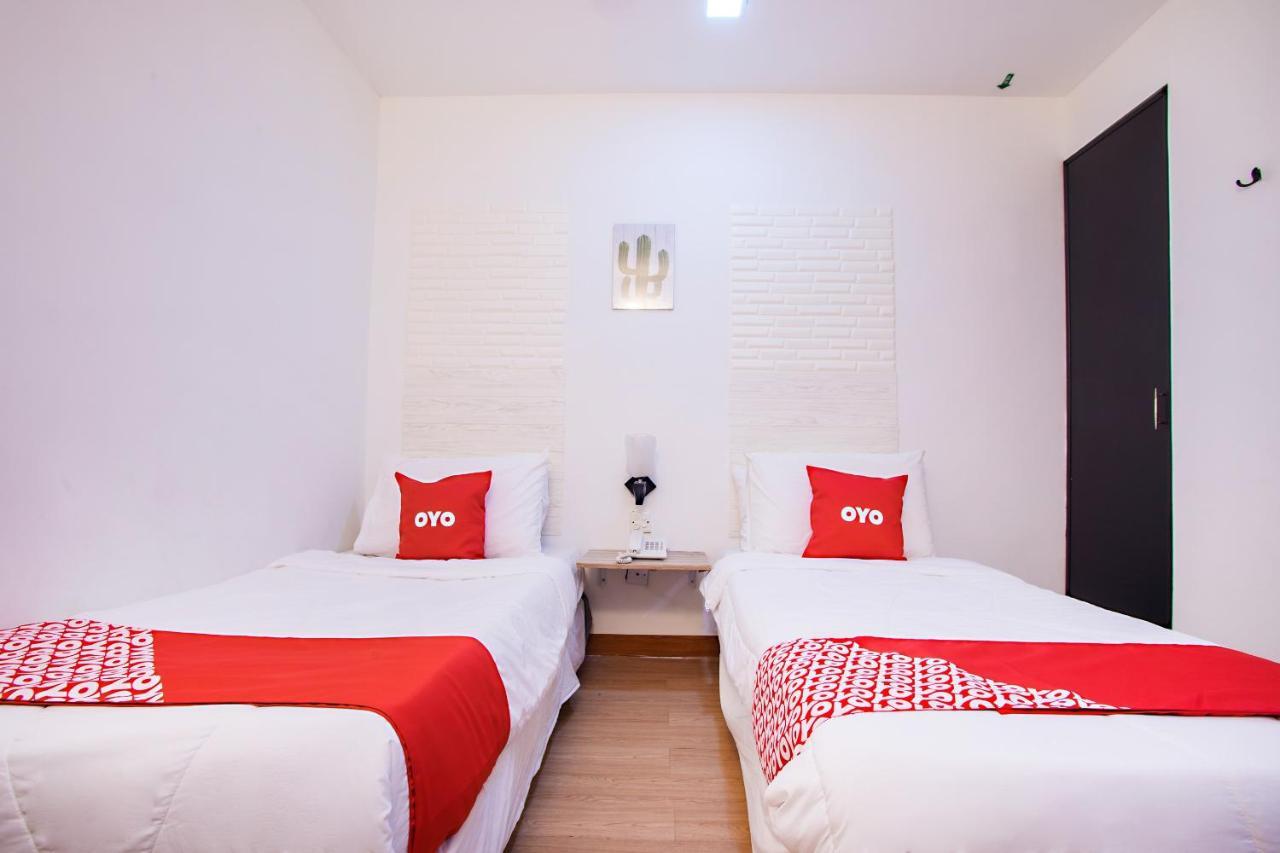 Oyo 43963 T Signature Hotel Petaling Jaya Exteriör bild