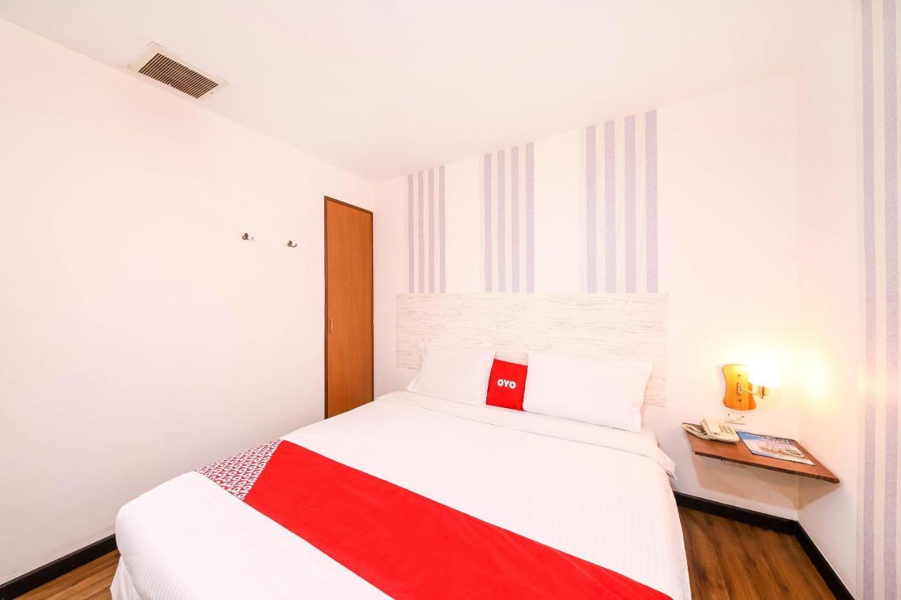 Oyo 43963 T Signature Hotel Petaling Jaya Exteriör bild