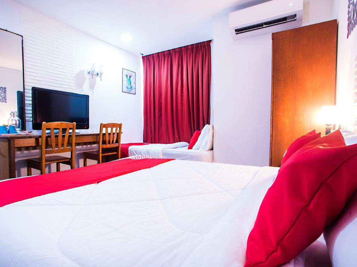 Oyo 43963 T Signature Hotel Petaling Jaya Exteriör bild
