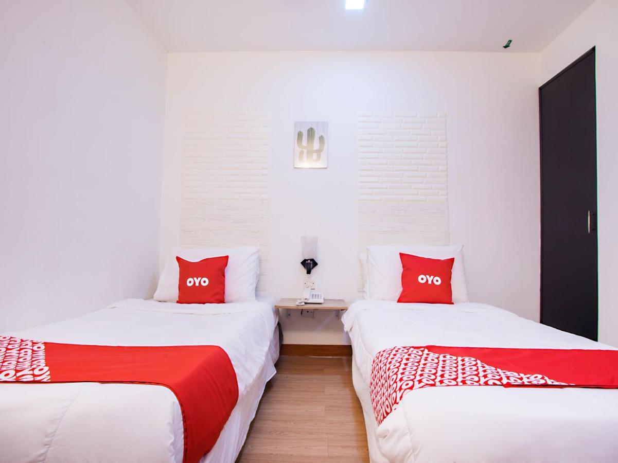 Oyo 43963 T Signature Hotel Petaling Jaya Exteriör bild